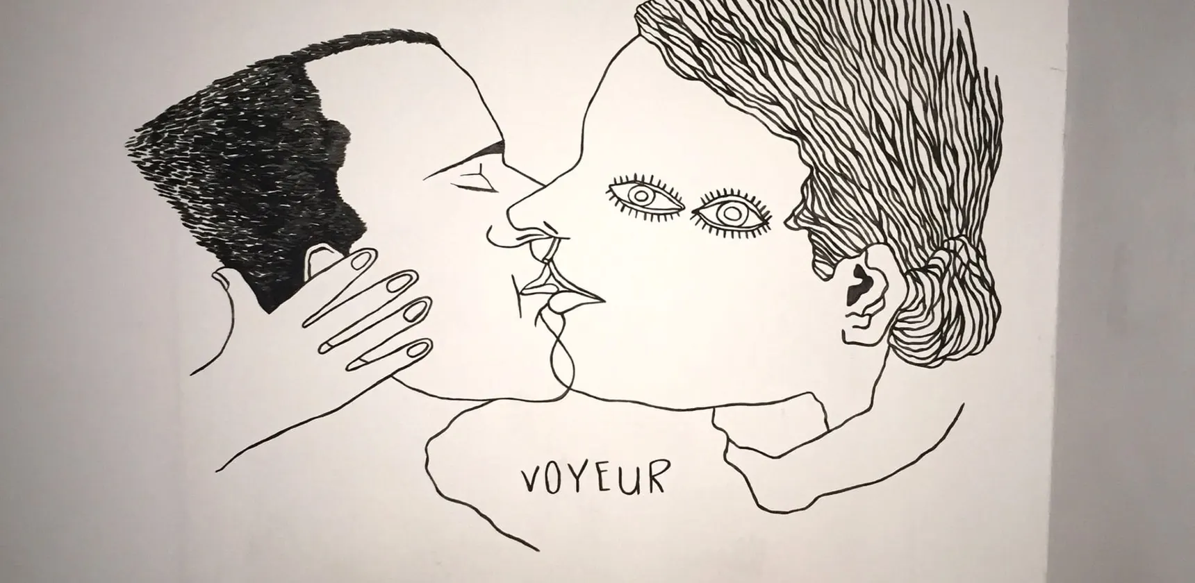 Voyeur — photo 1